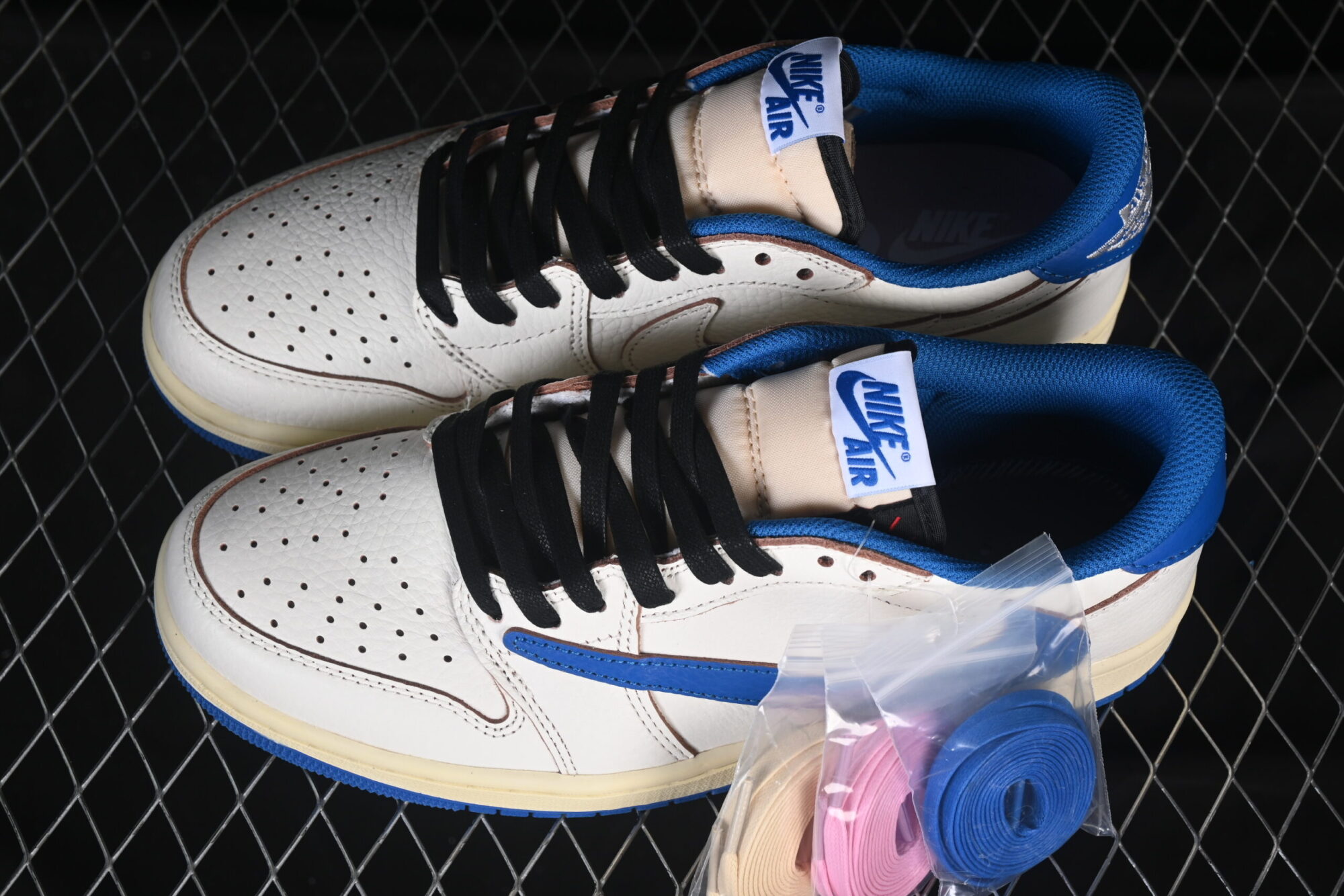 Travis Scott x Air Jordan 1 Low OG AJ1 - Image 7