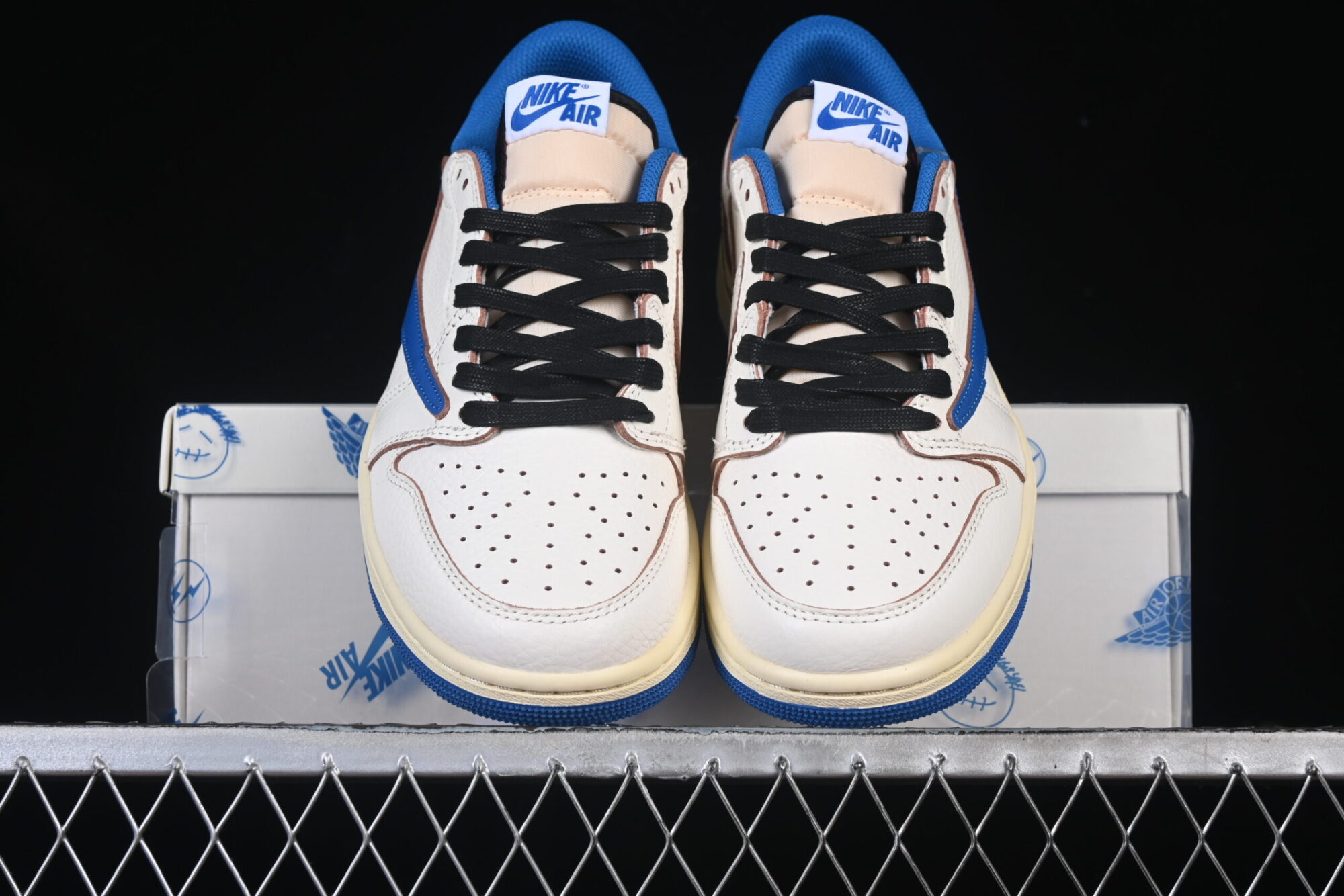 Travis Scott x Air Jordan 1 Low OG AJ1 - Image 5