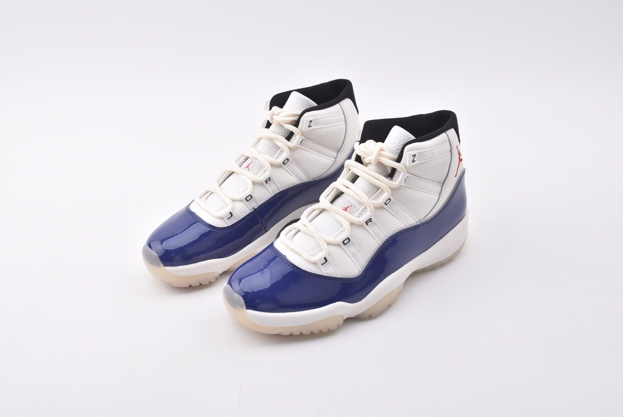 Air Jordan 11 - Image 2