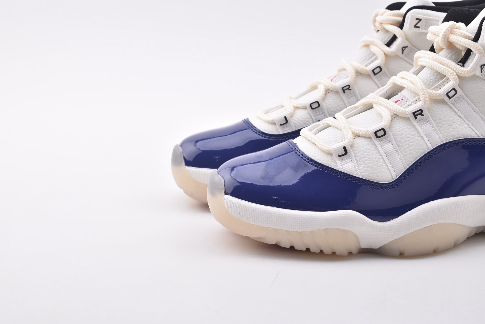 Air Jordan 11 - Image 4