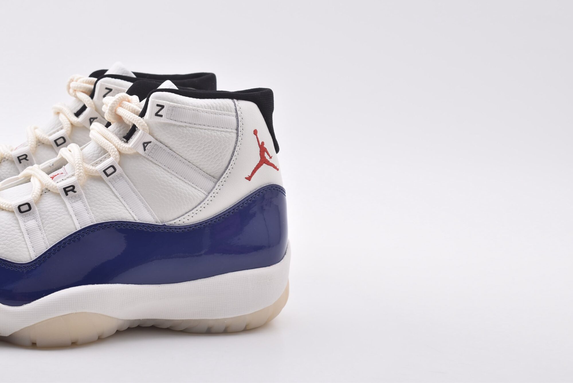 Air Jordan 11 - Image 5