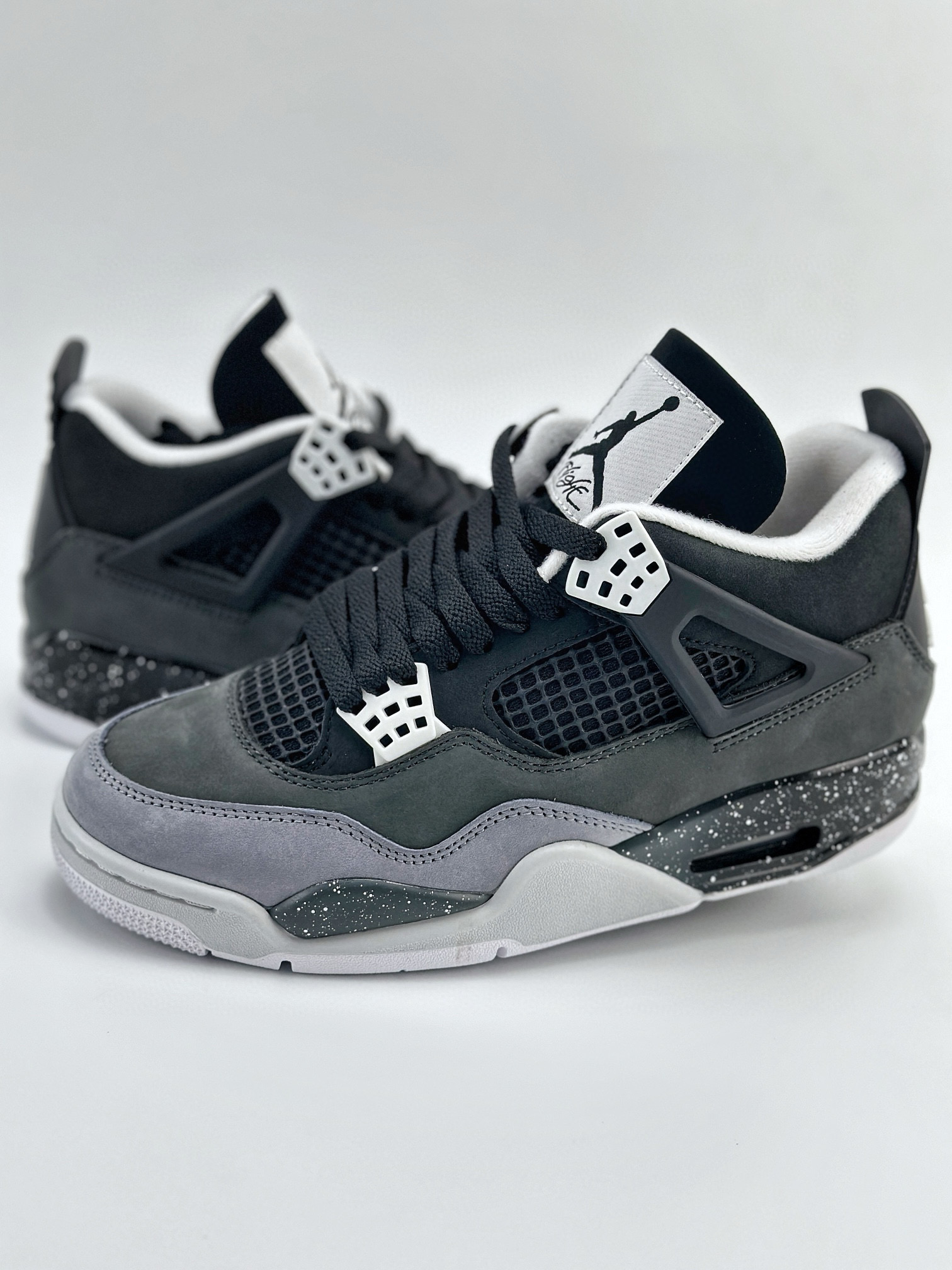 Air Jordan 4 black  white and gray