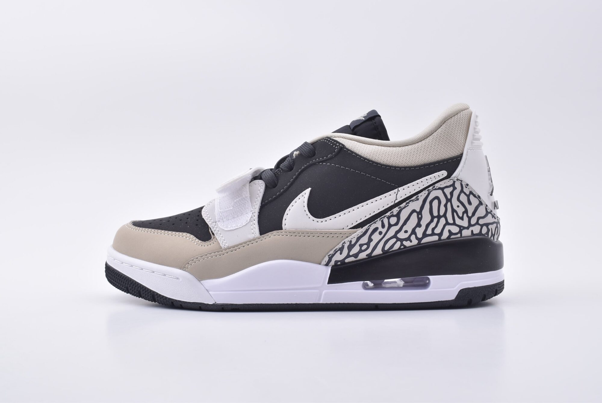 Jordan Legacy 312 LOW   （Black, white and brown）