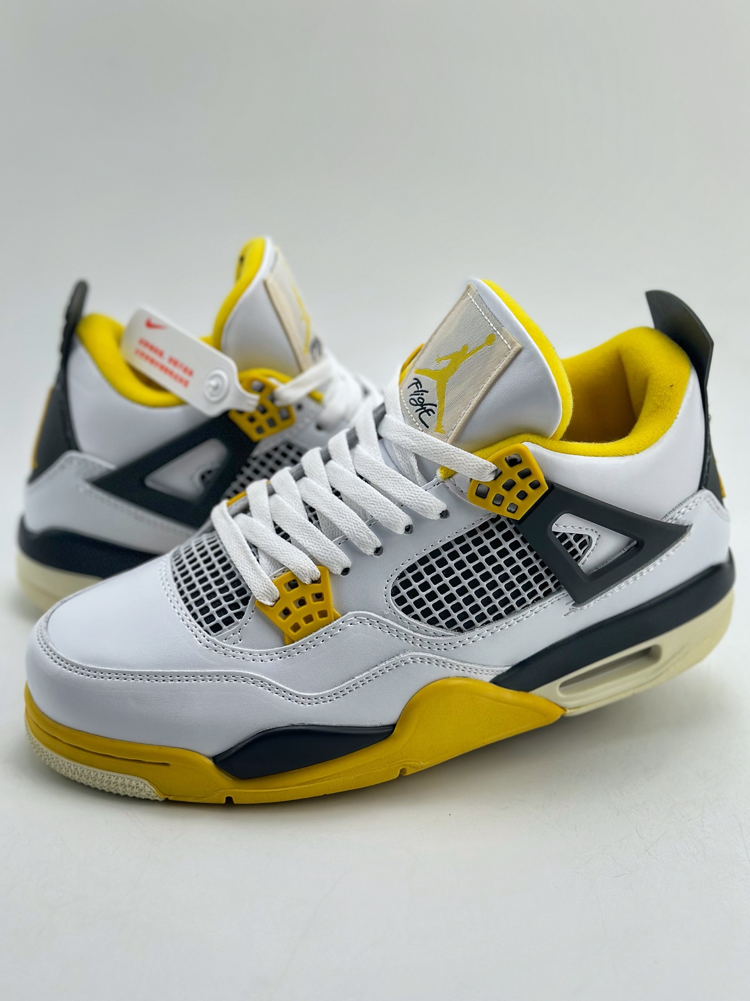 Air Jordan 4 Retro "Vivid Sulfur"