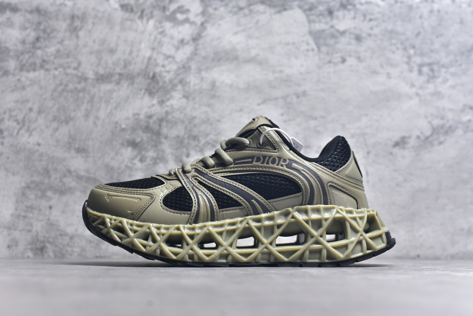 Lw3 Dior x Kaws Dior joint B35 capsule series   （Brown）