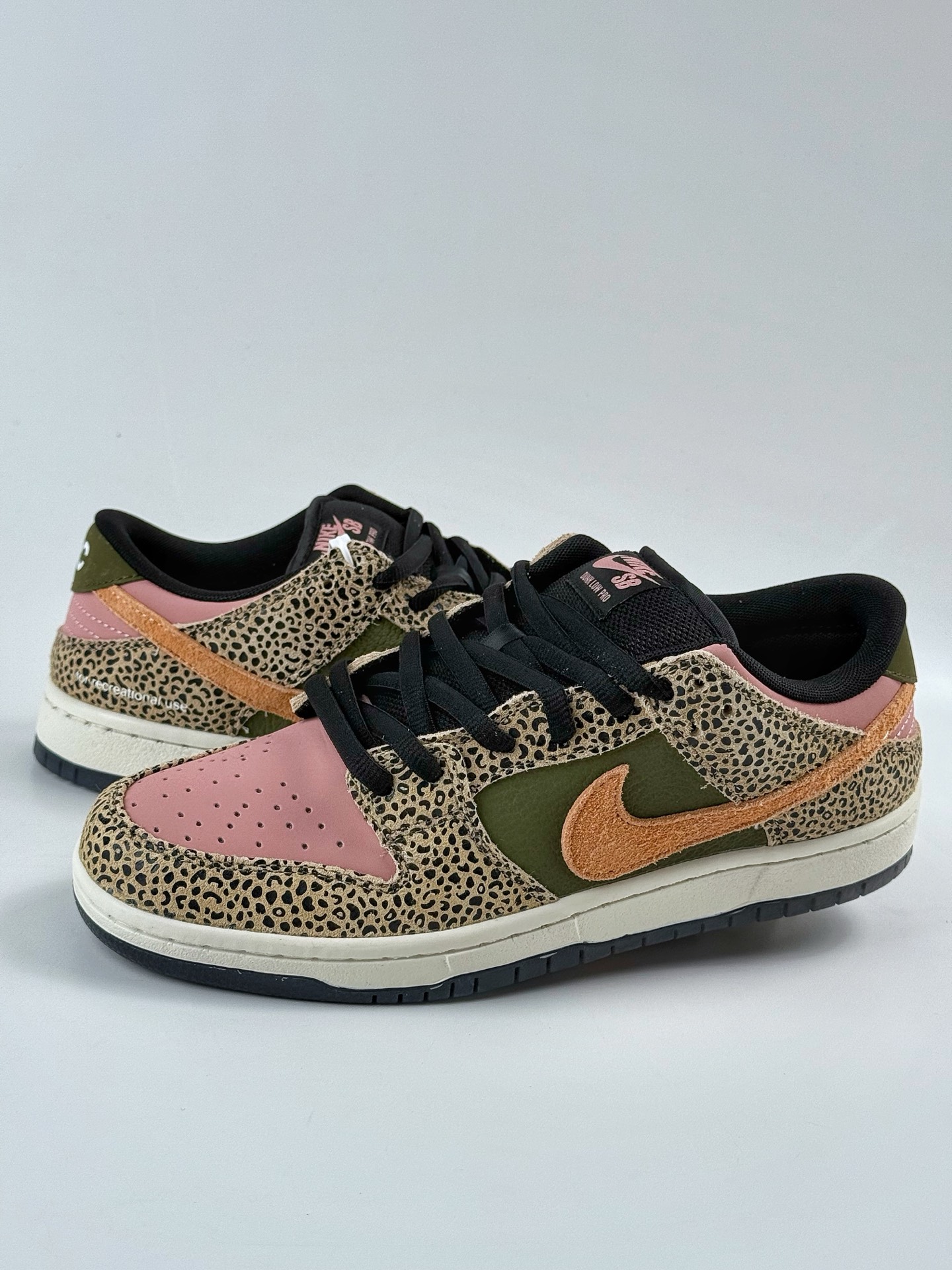 Nike SB Dunk Low Leopard Pink