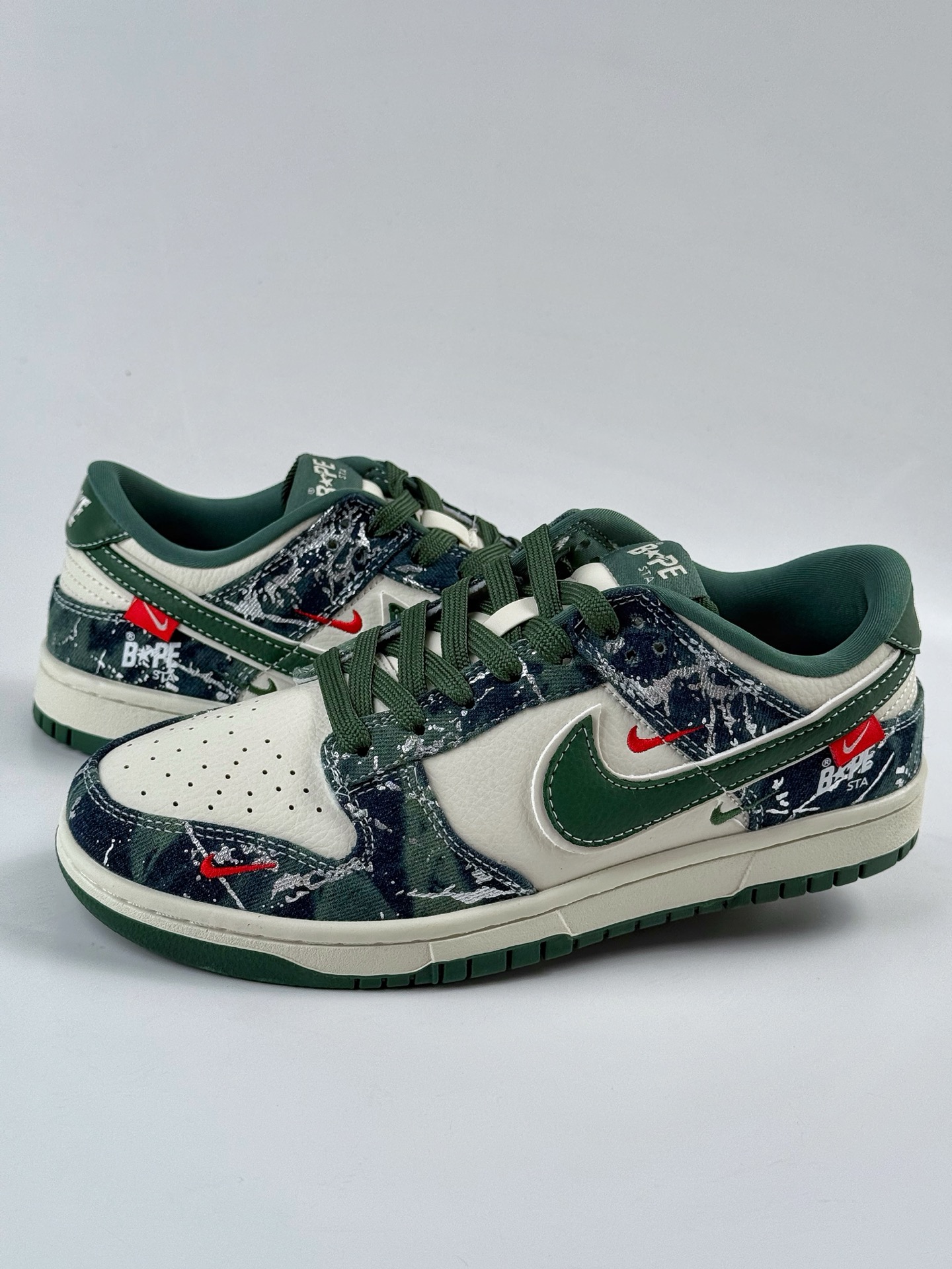 NIKE SB Dunk Low RETRO x BAPE Green and White Three Swoosh