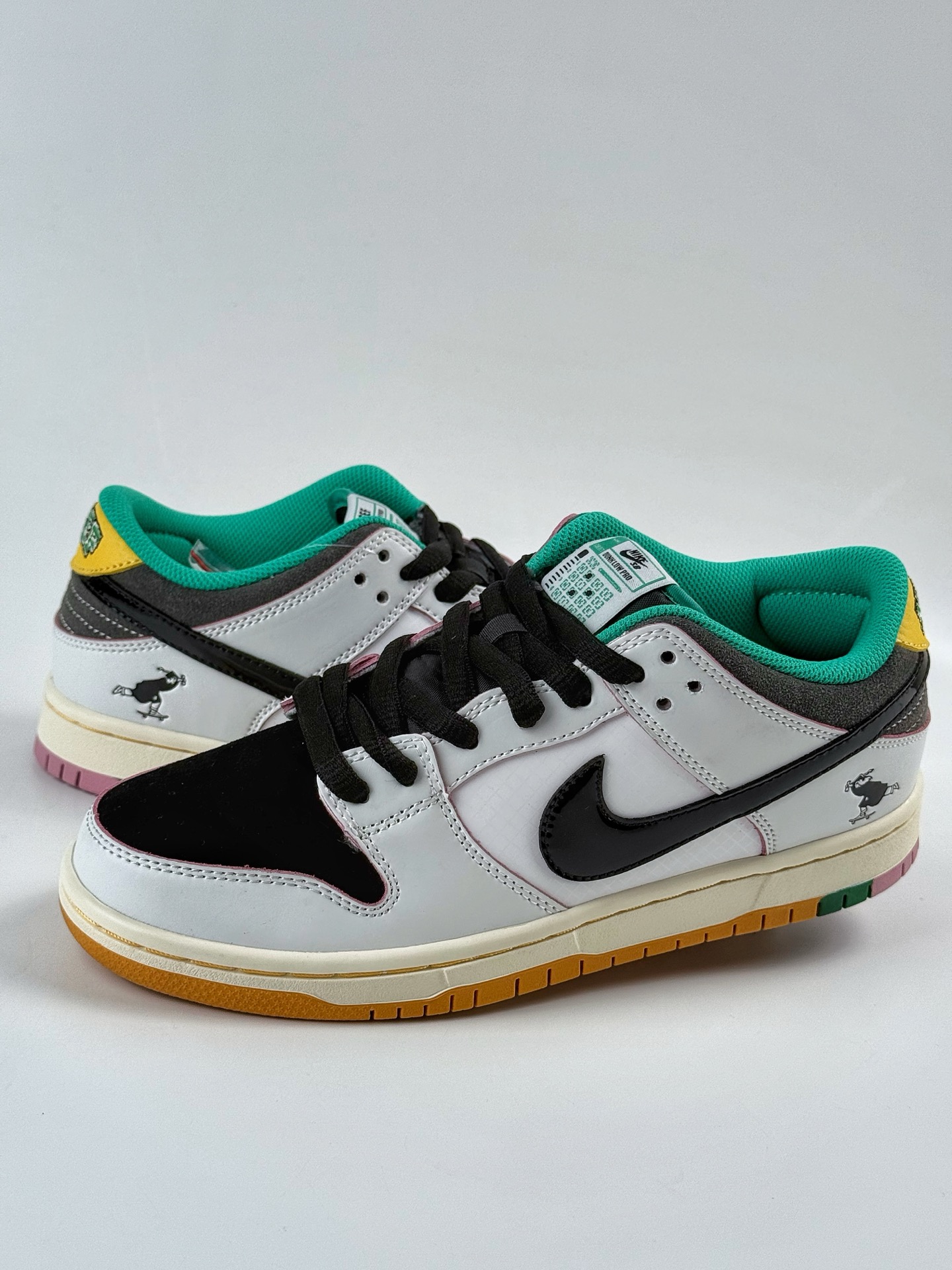 Nike SB Dunk Low Collaboration White, Green and Black