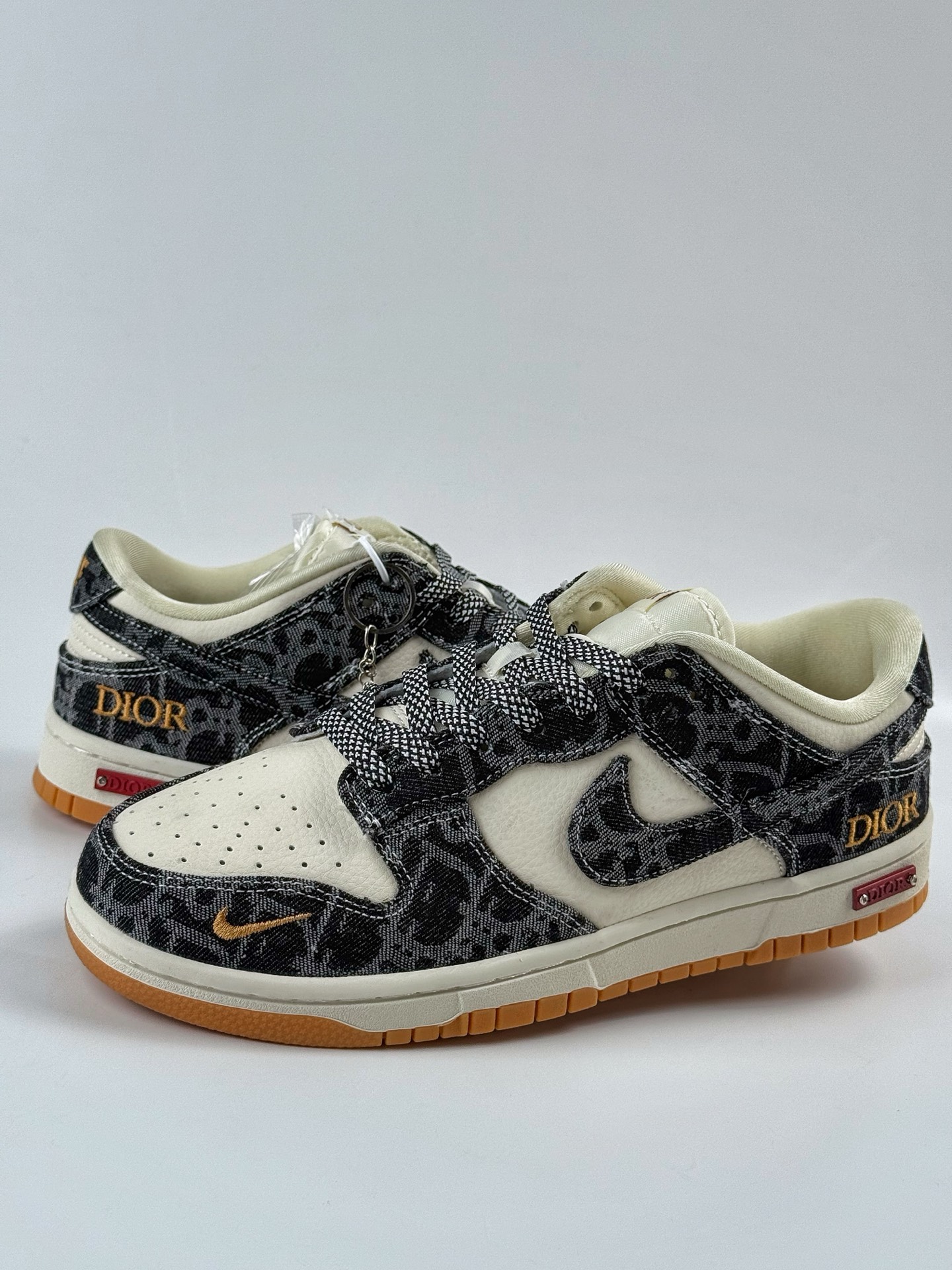 NIKE SB Dunk Low RETRO x DIOR black and white denim small hook and star