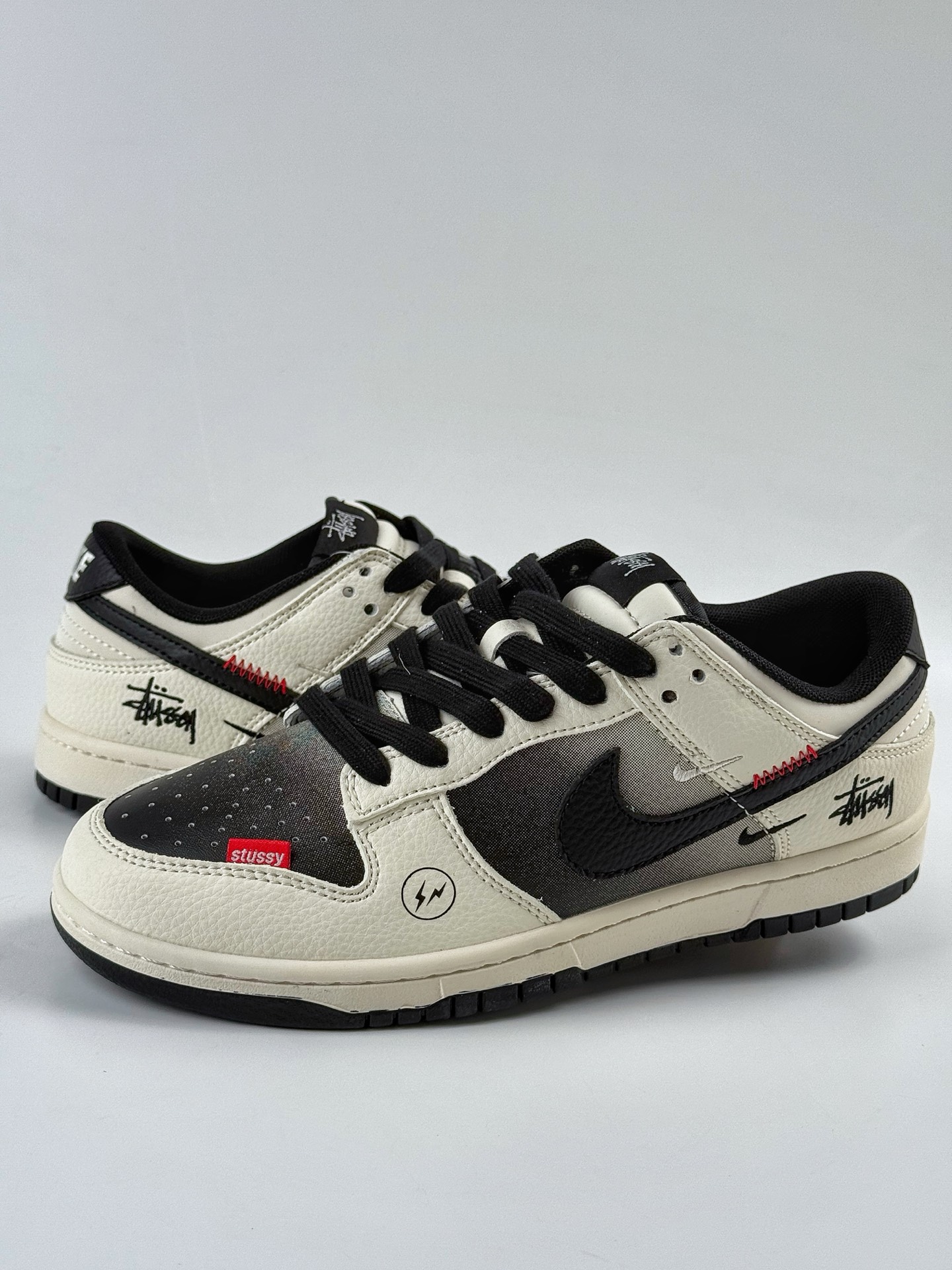 Nike SB Dunk Low x Stussy White Black Lightning Gradient