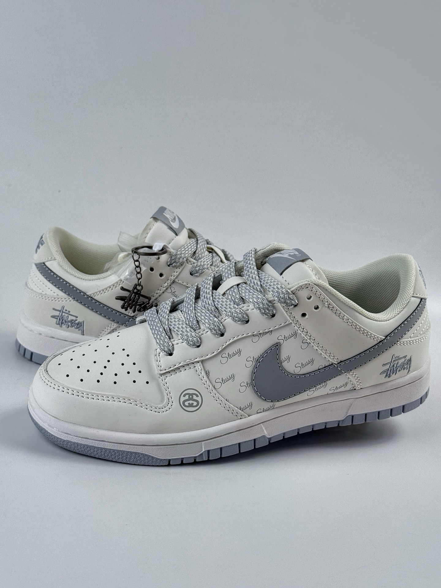 Nike SB Dunk Low x Stussy White Grey Swoosh Star