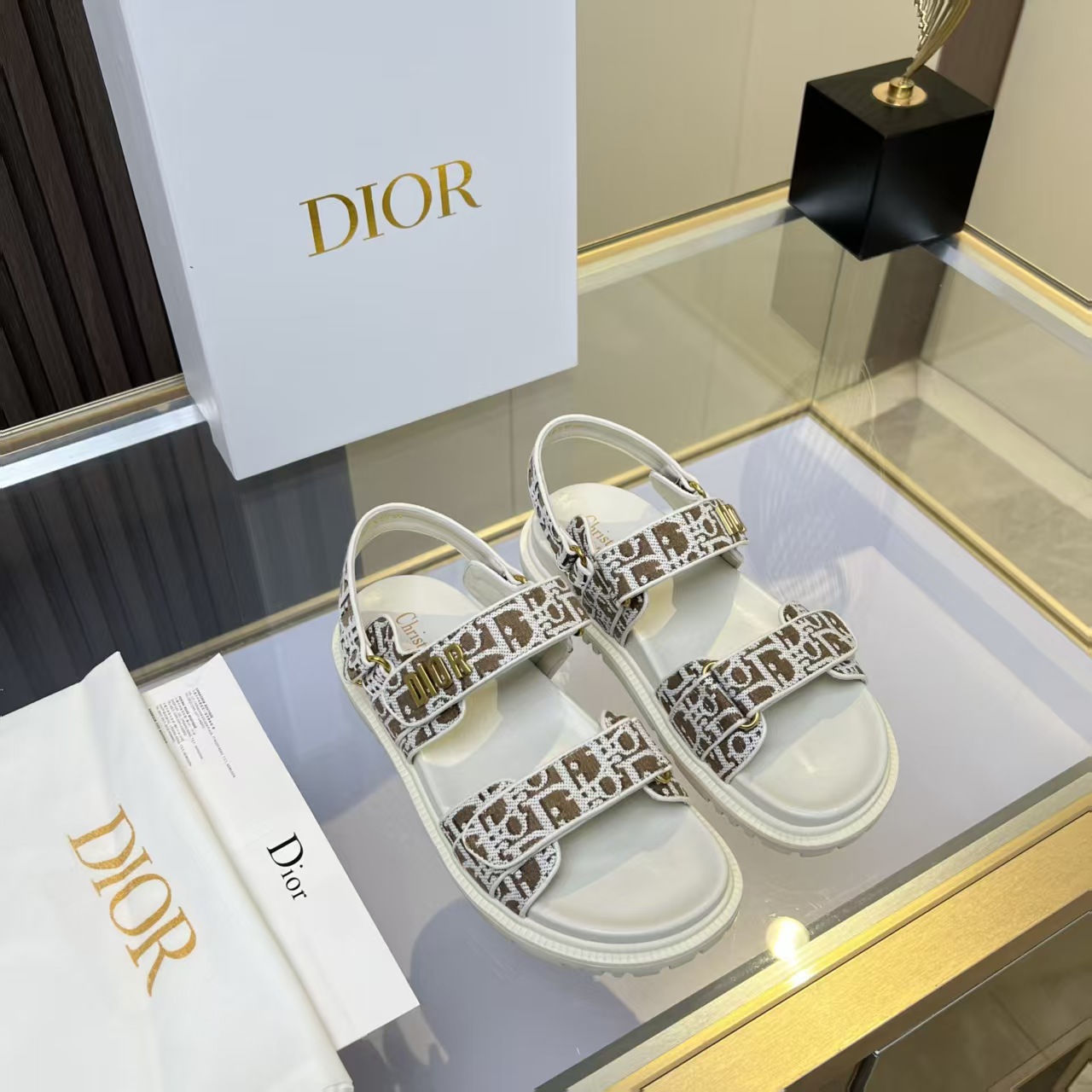 Dior's classic popular sandals