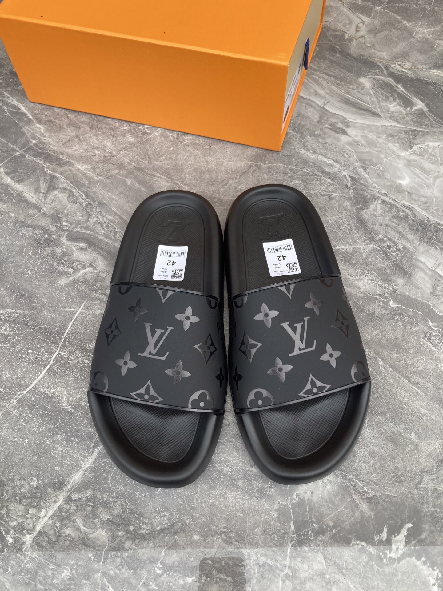 Louis Vuitton couple's slippers