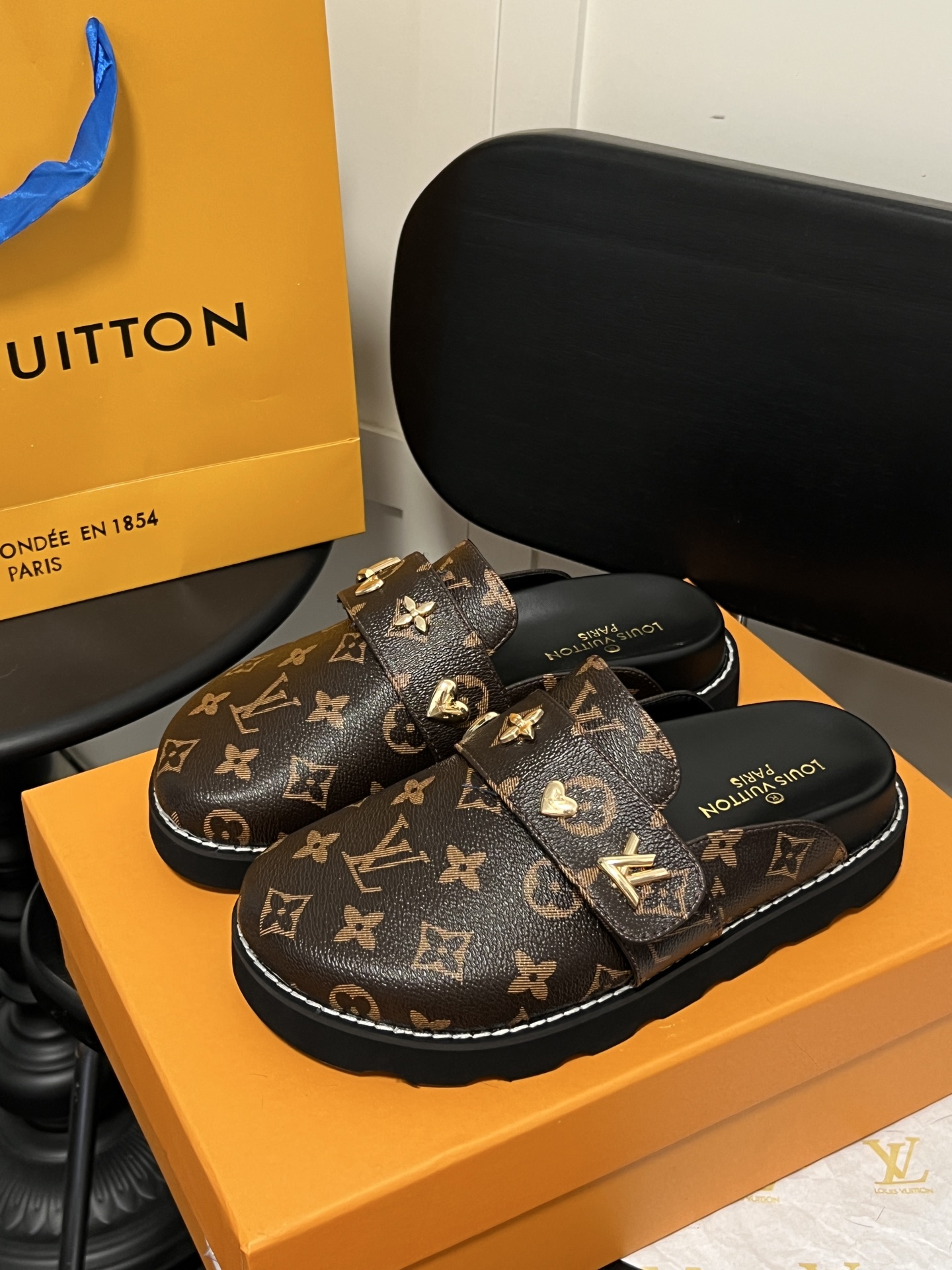 LOUIS VUITTON