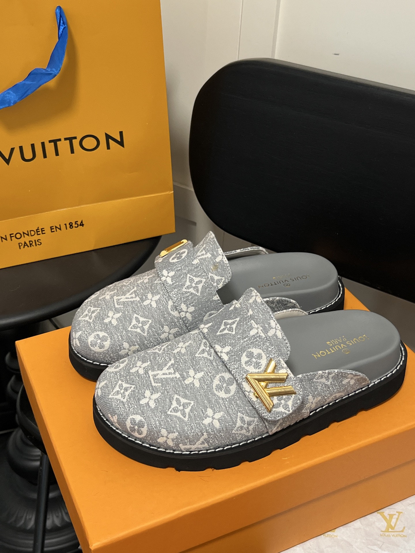 LOUIS VUITTON