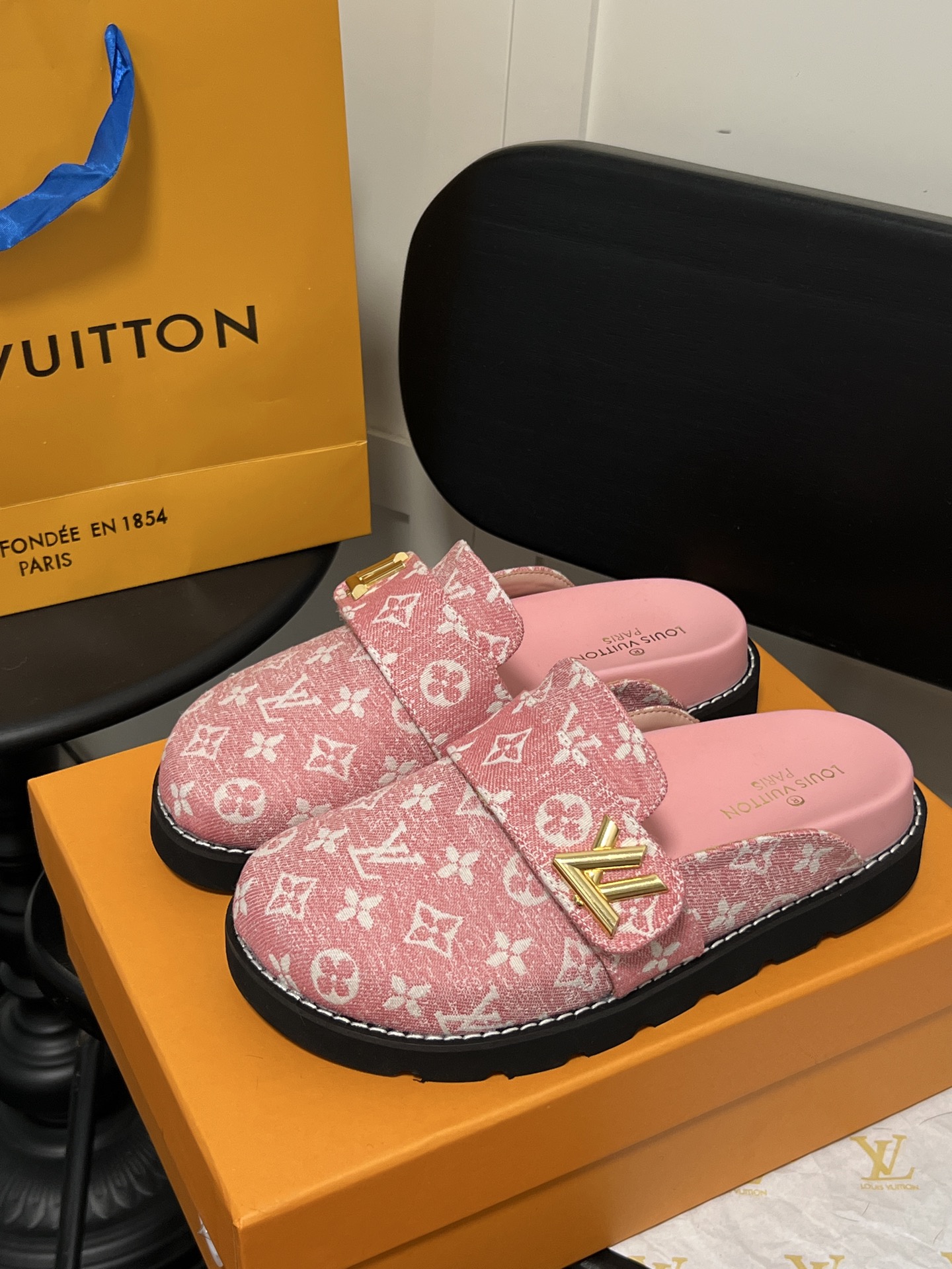 LOUIS VUITTON
